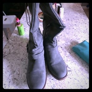 Heeled leather dress boots